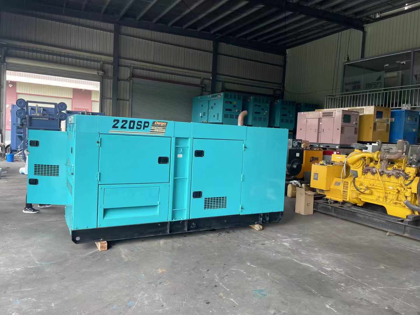 林周800kW 柴油发电机的输出电流波动范围是多少？