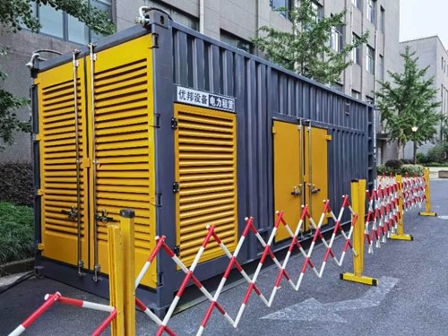 林周如何使用转速表检查发动机的转速？