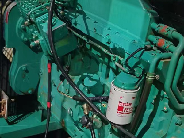 林周如何确定新的发电机组控制系统是否与原系统兼容？